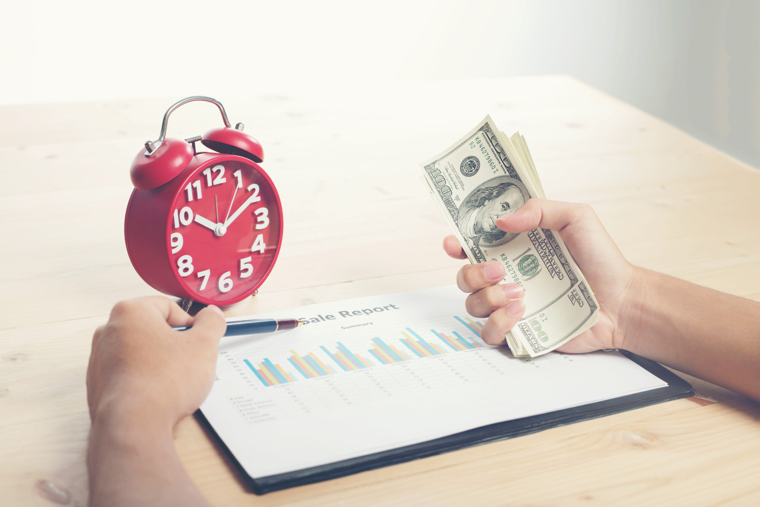 A calculator and price tag illustrate a pricing strategy. Multiplying product cost by 3 keeps healthy profit margins from day one.